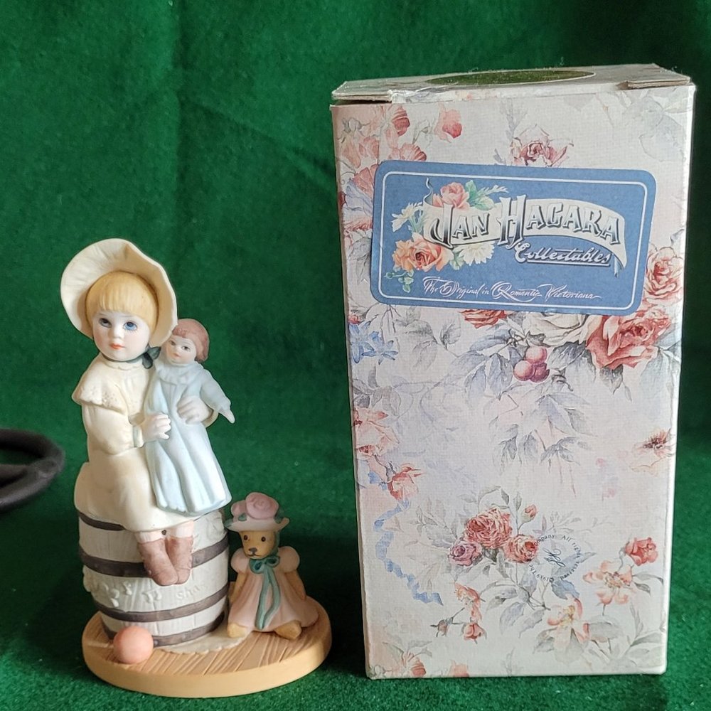 Jan Hagara Collectibles "Sharice"